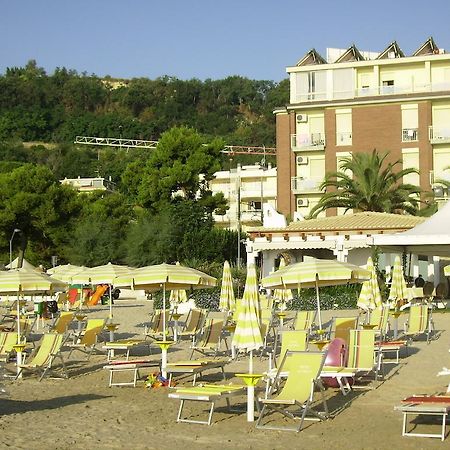 Hotel La Perla Cupra Marittima Buitenkant foto