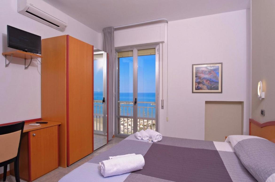 Hotel La Perla Cupra Marittima Buitenkant foto