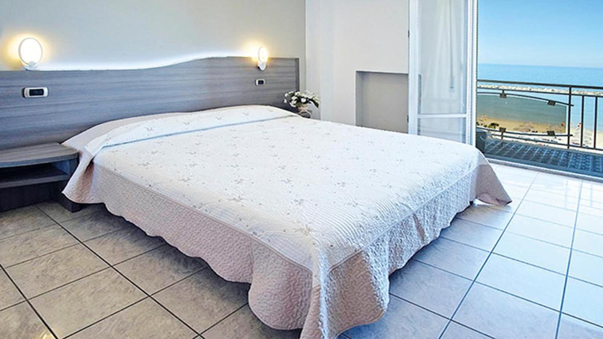Hotel La Perla Cupra Marittima Buitenkant foto