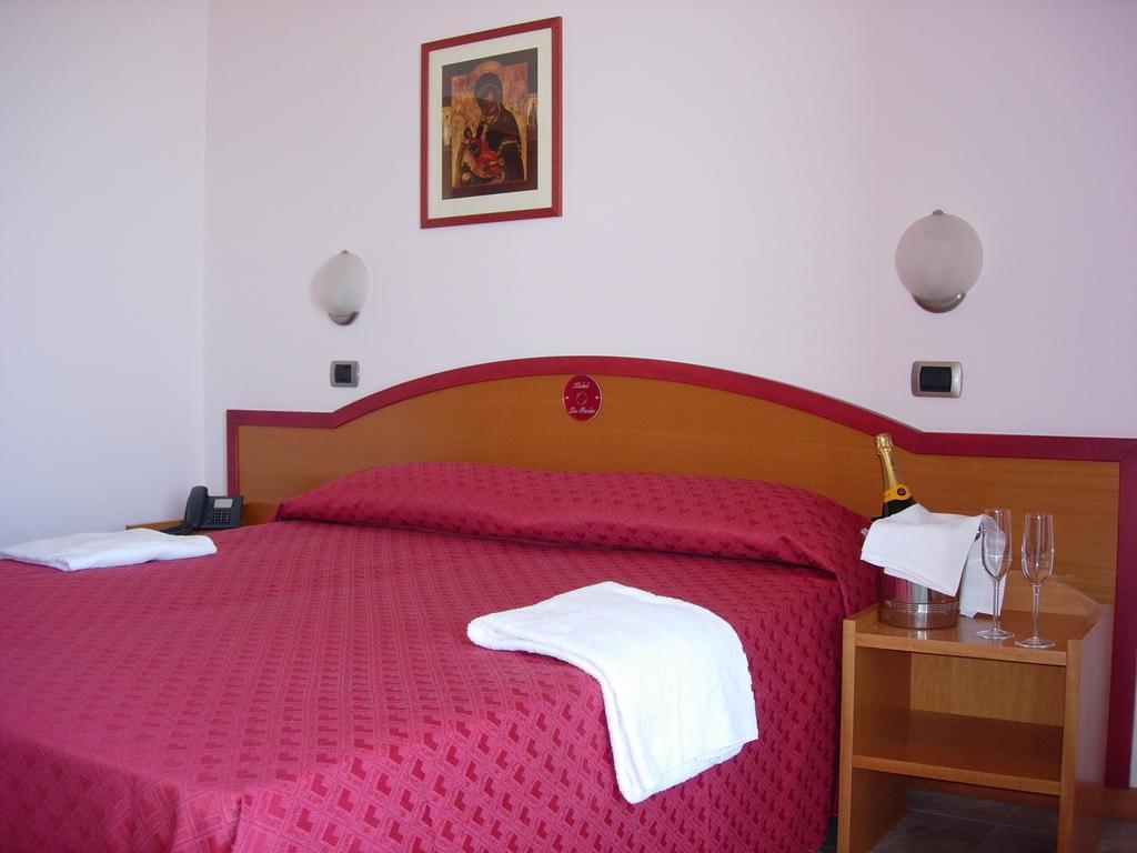 Hotel La Perla Cupra Marittima Kamer foto
