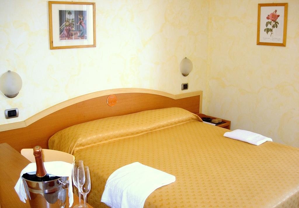 Hotel La Perla Cupra Marittima Kamer foto