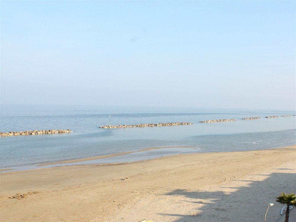 Hotel La Perla Cupra Marittima Buitenkant foto