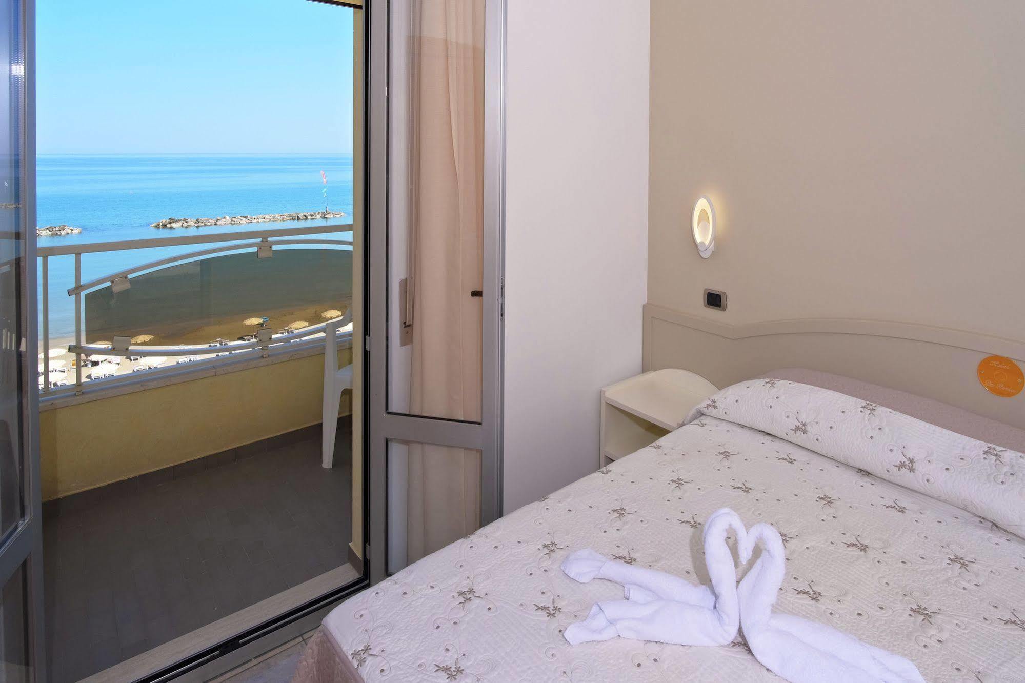 Hotel La Perla Cupra Marittima Buitenkant foto