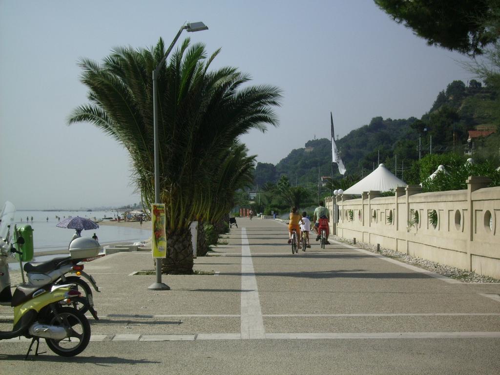 Hotel La Perla Cupra Marittima Buitenkant foto