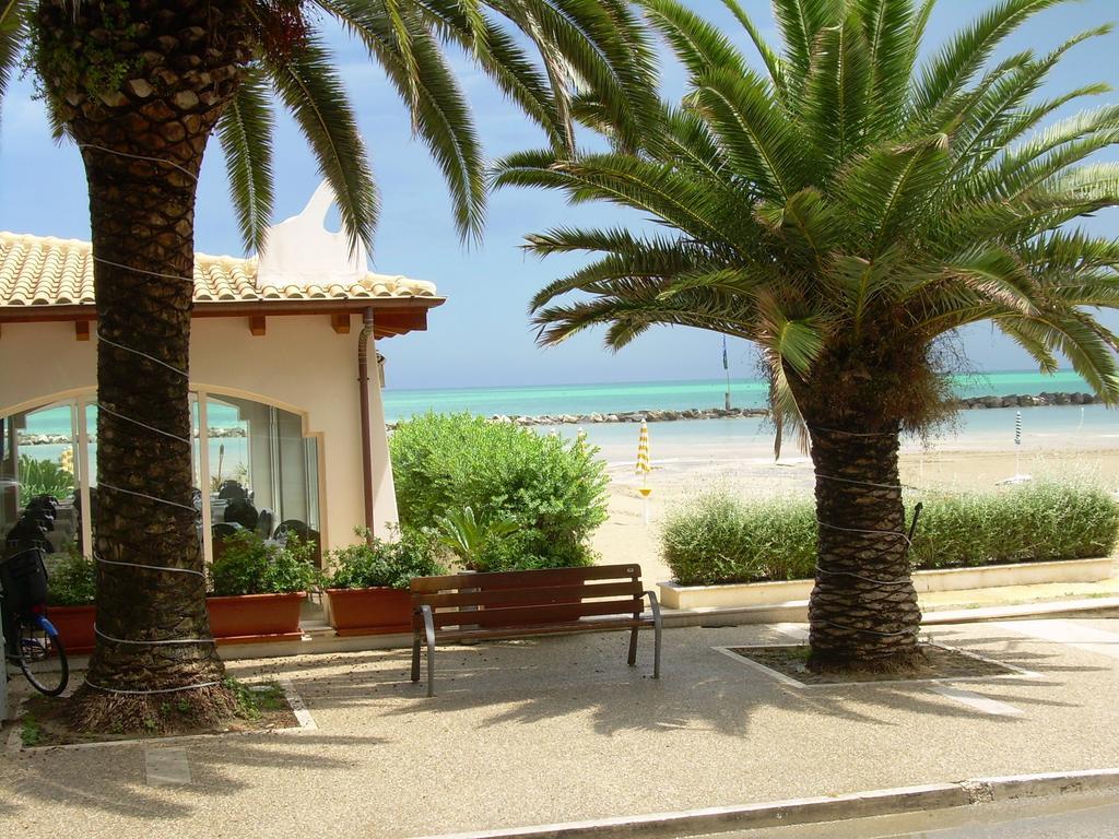 Hotel La Perla Cupra Marittima Buitenkant foto
